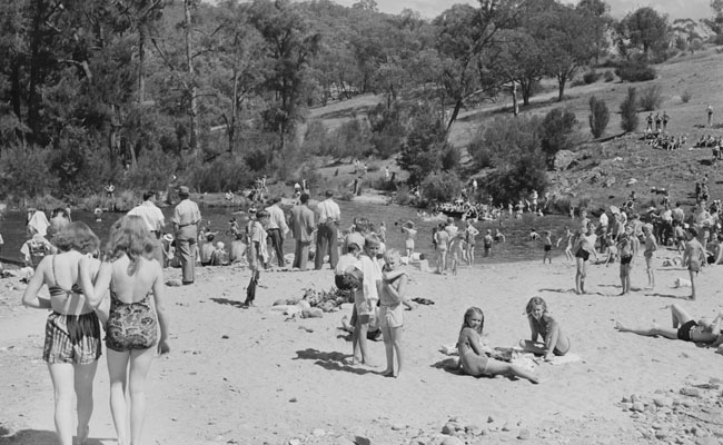 Trades and Labour Day picnic at Cotter Bend Recreation Area, 1949